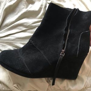 Toms wedge black booties